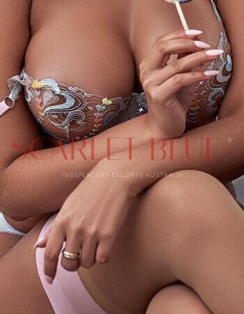 Jully - Private Escort Touring