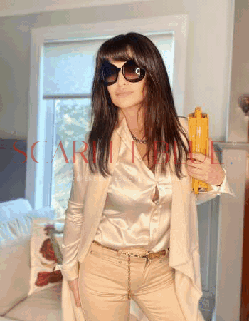 Miss Hunter - Private Escort Touring