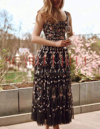 Ayla Linnaea - Private Escort Touring